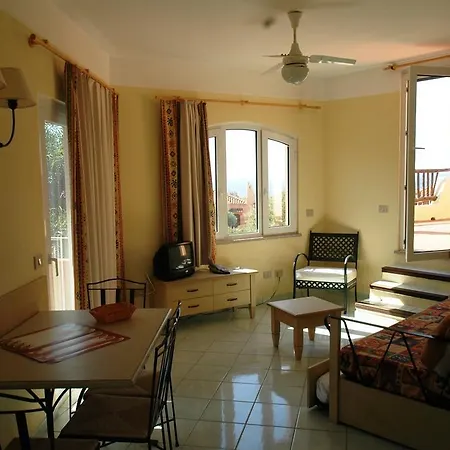 Θέρετρο Calarossa Village 2*